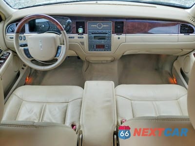 Zdjęcie 8 z 12 samochodu: 2011 LINCOLN TOWN CAR SIGNATURE LIMITED VIN:2LNBL8CV7BX754860 - miniatura