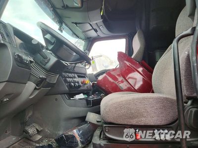 Piąte zdjęcie samochodu w środku: 2025 INTERNATIONAL LT625 SEMI TRUCK VIN:3HSDZAPRXSN693050 - miniatura