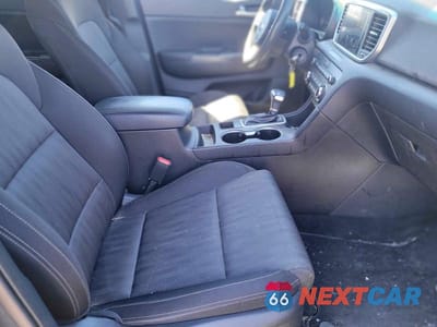 Piąte zdjęcie samochodu w środku: 2020 KIA SPORTAGE LX VIN:KNDPMCAC2L7807578 - miniatura