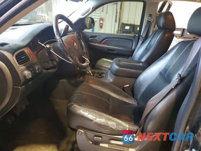 Zdjęcie 7 z 13 samochodu: 2007 CHEVROLET SUBURBAN K1500 VIN:1GNFK16307J348405 - miniatura