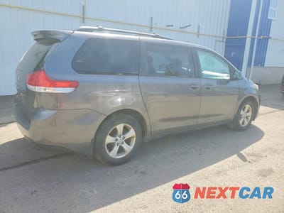 Trzecie zdjęcie samochodu z tyłu: 2011 TOYOTA SIENNA LE VIN:5TDKK3DC6BS049406 - miniatura