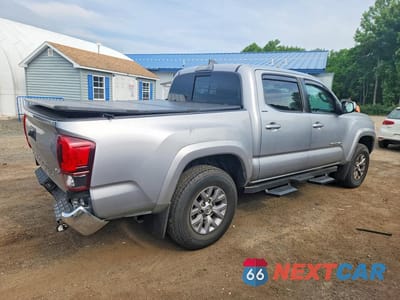 Trzecie zdjęcie samochodu z tyłu: 2019 TOYOTA TACOMA SR5 V6 VIN:3TMCZ5AN5KM242485 - miniatura