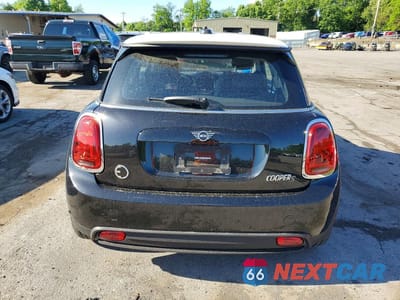 Zdjęcie 6 z 12 samochodu: 2024 MINI COOPER SE VIN:WMW13DJ0XR2U65126 - miniatura