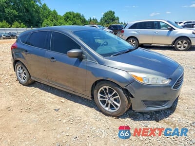 Czwarte zdjęcie samochodu z boku: 2018 FORD FOCUS SE VIN:1FADP3K21JL282846 - miniatura