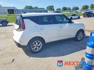 Trzecie zdjęcie samochodu z tyłu: 2025 KIA SOUL LX VIN:KNDJ23AU7S7932692 - miniatura