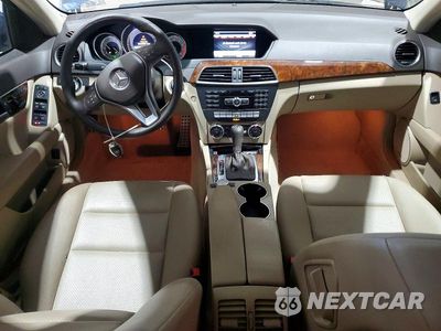 Zdjęcie 8 z 12 samochodu: 2013 MERCEDES-BENZ C 250 VIN:WDDGF4HBXDR279250 - miniatura