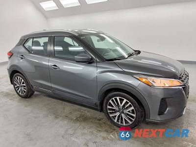 Czwarte zdjęcie samochodu z boku: 2023 NISSAN KICKS SV VIN:3N1CP5CV1PL505560 - miniatura