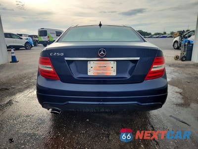Zdjęcie 6 z 13 samochodu: 2012 MERCEDES-BENZ C 250 VIN:WDDGJ4HB3CF746345 - miniatura