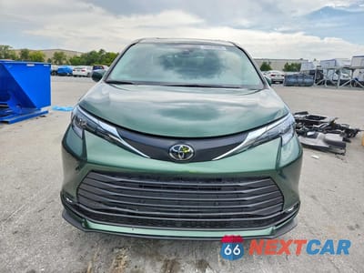Piąte zdjęcie samochodu w środku: 2026 TOYOTA SIENNA XLE 7-PASSENGER VIN:5TDYRKEC2TS300227 - miniatura