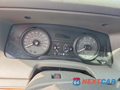 Zdjęcie 9 z 12 samochodu: 2006 MERCURY GRAND MARQUIS GS VIN:2MEFM74V96X610811 - miniatura