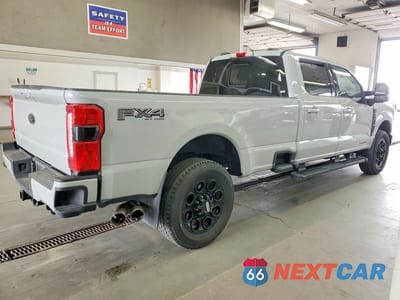 Trzecie zdjęcie samochodu z tyłu: 2025 FORD F250 SUPER DUTY VIN:1FT8W2BM3SED48152 - miniatura