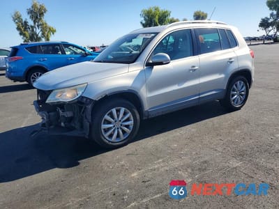2011 VOLKSWAGEN TIGUAN S WVGAV7AX7BW502929 - główne zdjęcie licytacji z USA - miniatura