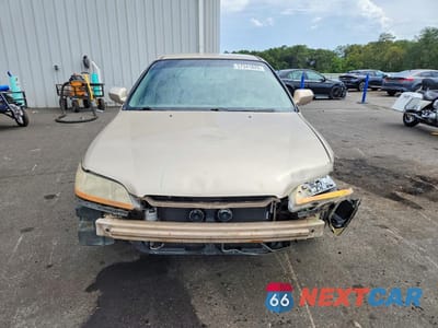 Piąte zdjęcie samochodu w środku: 2000 HONDA ACCORD SE VIN:1HGCG5675YA103478 - miniatura