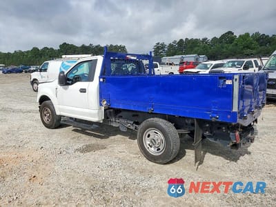 Trzecie zdjęcie samochodu z tyłu: 2022 FORD F250 SUPER DUTY DUMP TRUCK VIN:1FDBF2A66NEE21085 - miniatura