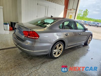 Trzecie zdjęcie samochodu z tyłu: 2015 VOLKSWAGEN PASSAT SEL VIN:1VWCV7A36FC087231 - miniatura