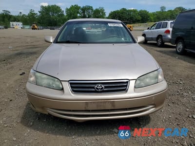 Piąte zdjęcie samochodu w środku: 2001 TOYOTA CAMRY LE VIN:4T1BG22K01U851980 - miniatura