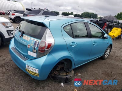 Trzecie zdjęcie samochodu z tyłu: 2013 TOYOTA PRIUS C THREE VIN:JTDKDTB32D1043986 - miniatura