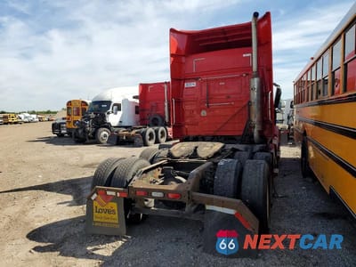 Czwarte zdjęcie samochodu z boku: 2007 VOLVO VNL SEMI TRUCK VIN:4V4NC9GH27N482565 - miniatura