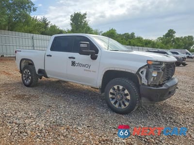 Czwarte zdjęcie samochodu z boku: 2023 CHEVROLET SILVERADO K2500 CUSTOM VIN:2GC4YME71P1731719 - miniatura