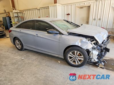Czwarte zdjęcie samochodu z boku: 2014 HYUNDAI SONATA GLS VIN:5NPEB4AC8EH883937 - miniatura
