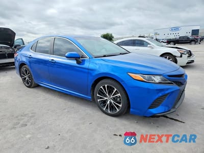 Czwarte zdjęcie samochodu z boku: 2018 TOYOTA CAMRY SE VIN:4T1B11HK9JU074685 - miniatura