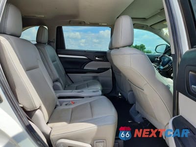 Zdjęcie 11 z 13 samochodu: 2019 TOYOTA HIGHLANDER XLE VIN:5TDKZRFH5KS555851 - miniatura