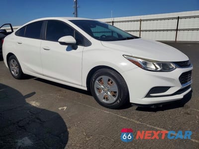 Czwarte zdjęcie samochodu z boku: 2016 CHEVROLET CRUZE LS VIN:1G1BC5SM8G7241022 - miniatura