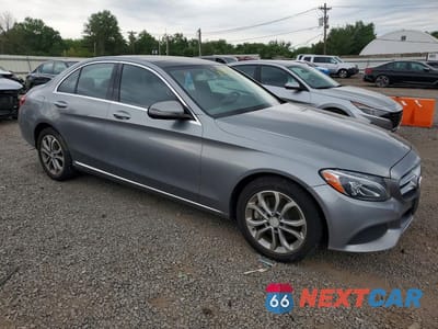 Czwarte zdjęcie samochodu z boku: 2016 MERCEDES-BENZ C 300 4MATIC VIN:55SWF4KB7GU109502 - miniatura