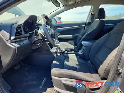 Zdjęcie 7 z 12 samochodu: 2019 HYUNDAI ELANTRA SE VIN:5NPD74LF4KH435338 - miniatura