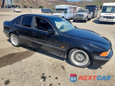 Czwarte zdjęcie samochodu z boku: 2000 BMW 528 I AUTOMATIC VIN:WBADM6340YGU05427 - miniatura