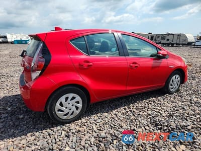 Trzecie zdjęcie samochodu z tyłu: 2016 TOYOTA PRIUS C THREE VIN:JTDKDTB39G1132815 - miniatura