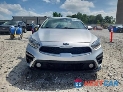 Piąte zdjęcie samochodu w środku: 2019 KIA FORTE LXS VIN:3KPF24AD6KE007672 - miniatura
