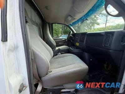 Piąte zdjęcie samochodu w środku: 2014 CHEVROLET EXPRESS G3500 VIN:1GB0G2BA1E1172167 - miniatura