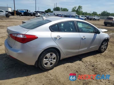 Trzecie zdjęcie samochodu z tyłu: 2016 KIA FORTE LX VIN:KNAFK4A6XG5534132 - miniatura