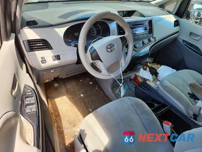 Zdjęcie 8 z 13 samochodu: 2013 TOYOTA SIENNA L 7-PASSENGER VIN:5TDZK3DCXDS365568 - miniatura