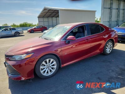 2020 TOYOTA CAMRY LE 4T1C11AKXLU334674 - główne zdjęcie licytacji z USA - miniatura