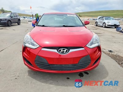 Piąte zdjęcie samochodu w środku: 2015 HYUNDAI VELOSTER BASE VIN:KMHTC6AD4FU245261 - miniatura