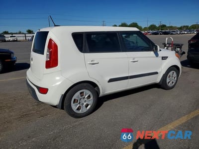 Trzecie zdjęcie samochodu z tyłu: 2013 KIA SOUL BASE VIN:KNDJT2A55D7585365 - miniatura