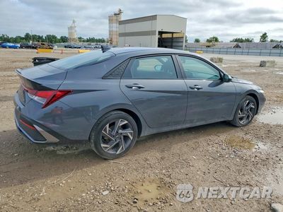 Trzecie zdjęcie samochodu z tyłu: 2025 HYUNDAI ELANTRA SEL SPORT VIN:KMHLM4DG6SU058458 - miniatura