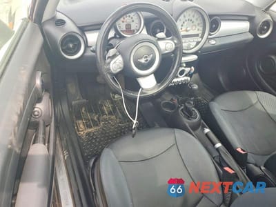 Zdjęcie 8 z 12 samochodu: 2009 MINI COOPER VIN:WMWMF33549TW74251 - miniatura