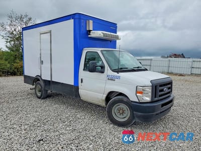 Czwarte zdjęcie samochodu z boku: 2023 FORD E350 REFRIGERATED BOX TRUCK VIN:1FDWE3FK5PDD09760 - miniatura