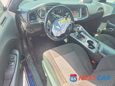 Zdjęcie 8 z 12 samochodu: 2017 DODGE CHALLENGER SXT VIN:2C3CDZAG1HH573342 - miniatura
