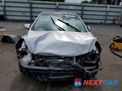 Piąte zdjęcie samochodu w środku: 2013 HYUNDAI ELANTRA GT BASE VIN:KMHD35LE9DU049253 - miniatura