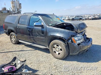 Czwarte zdjęcie samochodu z boku: 2013 CHEVROLET SUBURBAN C1500 LT VIN:1GNSCJE08DR263778 - miniatura