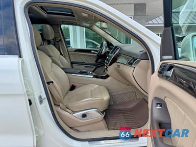 Piąte zdjęcie samochodu w środku: 2013 MERCEDES-BENZ GL 450 4MATIC VIN:4JGDF7CE0DA157944 - miniatura