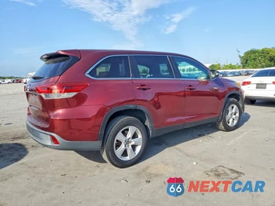 Trzecie zdjęcie samochodu z tyłu: 2019 TOYOTA HIGHLANDER LE VIN:5TDZZRFH9KS296411 - miniatura