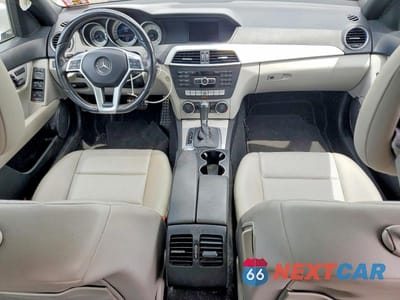 Zdjęcie 8 z 12 samochodu: 2013 MERCEDES-BENZ C 300 4MATIC VIN:WDDGF8AB1DR281275 - miniatura