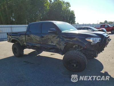 Czwarte zdjęcie samochodu z boku: 2020 TOYOTA TACOMA TRD SPORT VIN:3TMDZ5BN6LM093895 - miniatura