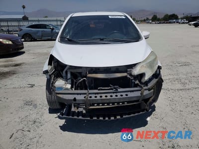Piąte zdjęcie samochodu w środku: 2015 NISSAN VERSA NOTE SV VIN:3N1CE2CP9FL419451 - miniatura
