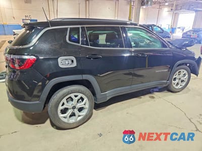 Trzecie zdjęcie samochodu z tyłu: 2025 JEEP COMPASS LATITUDE VIN:3C4NJDBN0ST597532 - miniatura